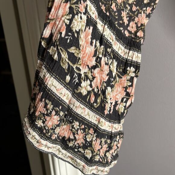 American Eagle Black and Pink Floral Tie Front Top with Bell Sleeves Sz Medium - Picture 5 of 8